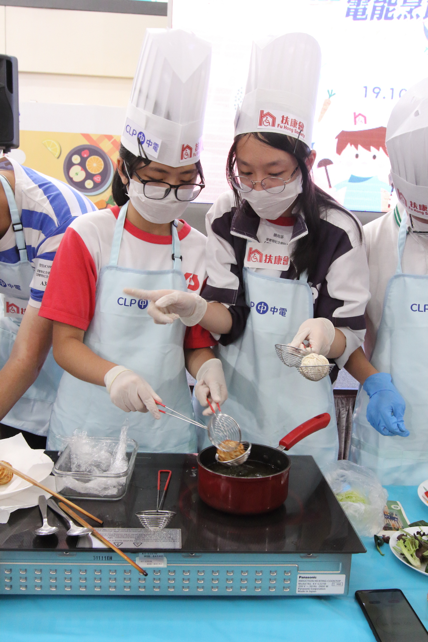 參加隊伍夥拍智障人士製作美食佳餚